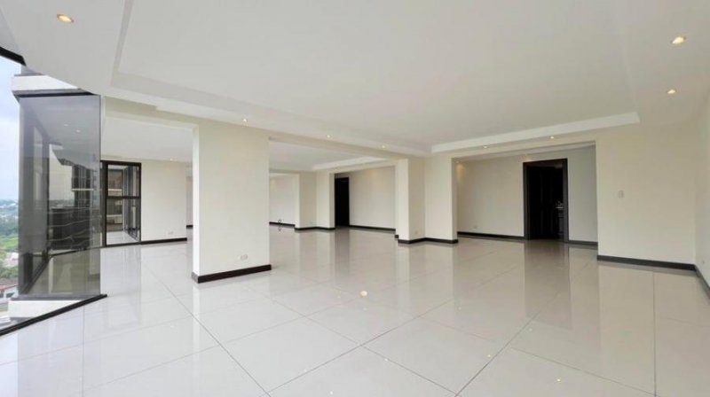 Apartamento en Alquiler en  Escazú, San José