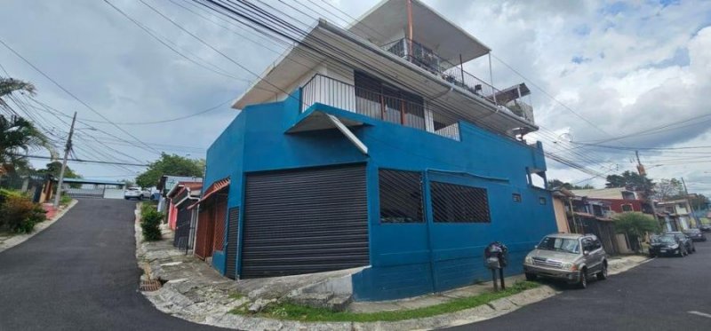 Se vende edificio con 4 apartamentos en Sabanilla San José 25-584