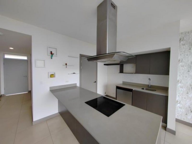 Venta de Hermoso Apartamento en Montes de Oca, San José. 