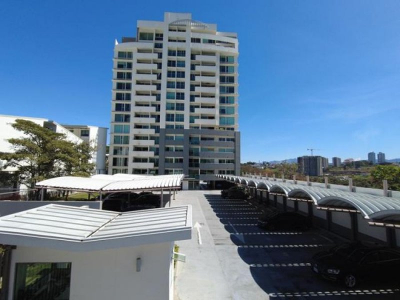 Se vende espacioso apartamento en Torre de Uruca San José 25-1151