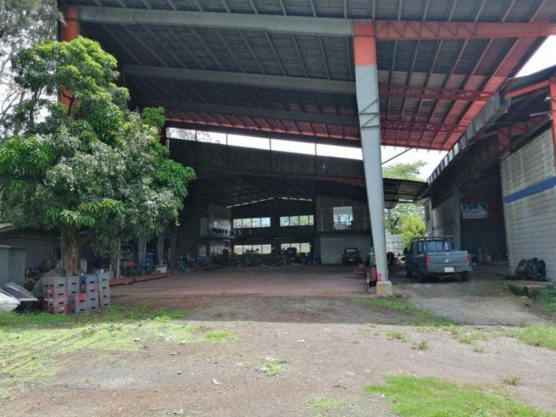 Se vende bodega con lote de mas de 3000m2 en Uruca San José A24-143