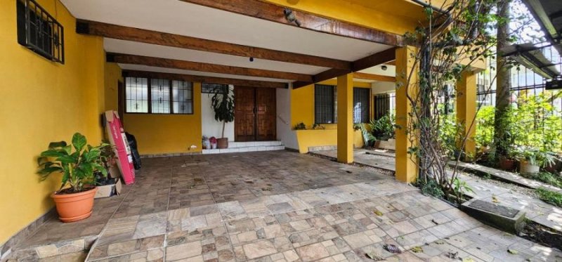 Foto Casa en Alquiler en Escazú, San José - U$D 1.600 - CAA109474 - BienesOnLine