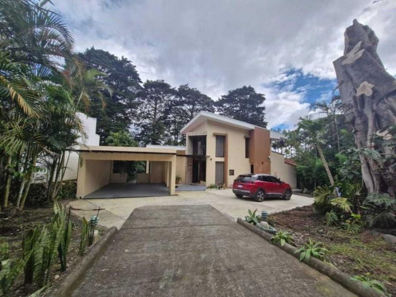 Alquiler de casa en Residencial Aves del Paraíso, San Rafael de Heredia $2.400 #4325