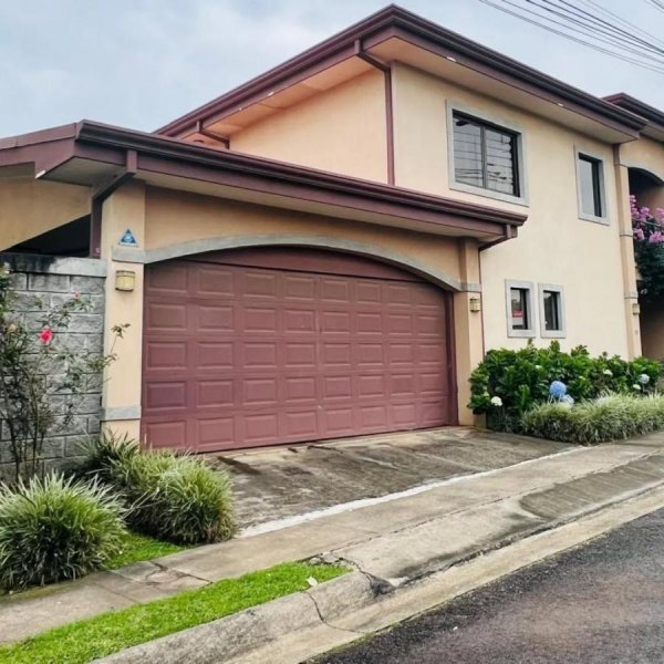 Se alquila casa en San Joaquín, Heredia