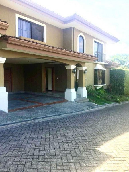 ALQUILER DE CASA , SAN JOSÉ, ESCAZÚ, GUACHIPELÍN, CONDOMINIO BOSQUE DE LAS LOMAS