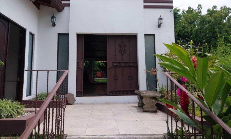 Foto Casa en Venta en San Rafael, Escazú, San José - U$D 560.000 - CAV100919 - BienesOnLine