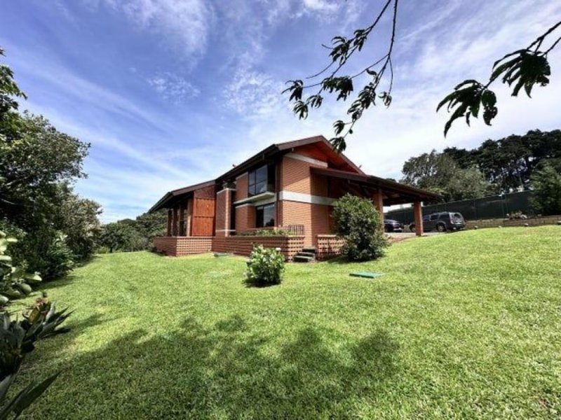 Casa en Venta en  Angeles, Heredia