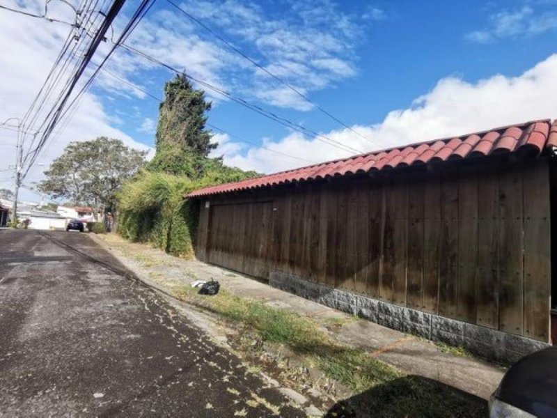 Se vende espaciosa casa en Mata de Plátano San José 24-141