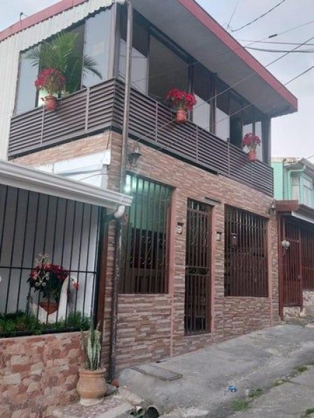 Se vende espaciosa casa en Ipis San José 24-263