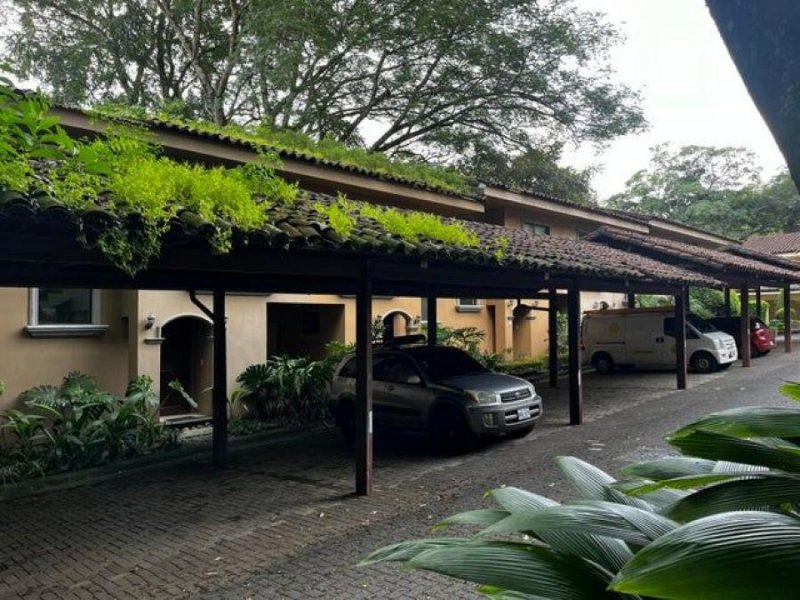 Se vende casa para inversión en condominio de Colon San José 25-582