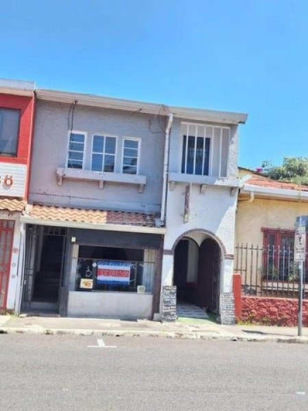 Se vende local comercial de 2 plantas en San José Carmen 24-1366