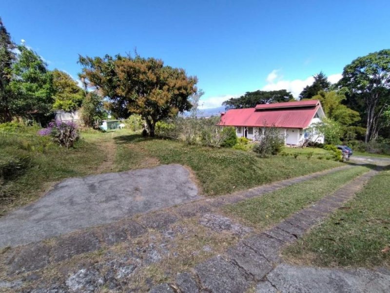 Hermosa Propiedad en San Ramón de Tres Ríos. Rodéese de un paisaje verde casa en Venta / OFI