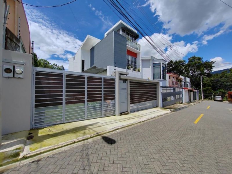 En Venta Bella Casa en Tres Rîos, Cartago. 