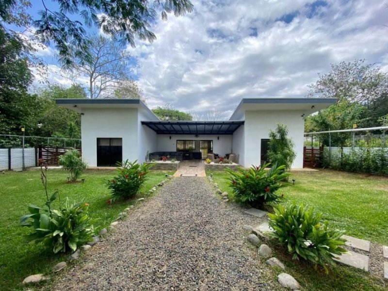 Venta de Hermosa y Espaciosa Casa en La Guácima, Alajuela / OFC Mls. 25-308