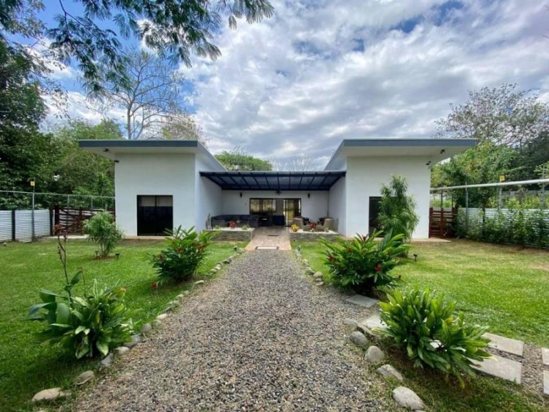 Venta de casa en La Guácima de Alajuela E.T #25-308