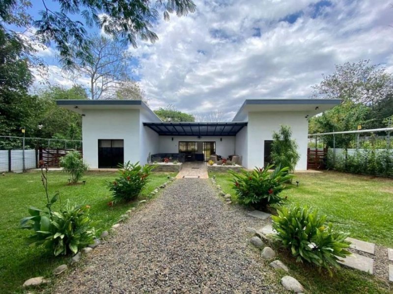 Casa con Amplio Terreno y Piscina en La Guácima – amplio terreno de Naturaleza y Comodidad