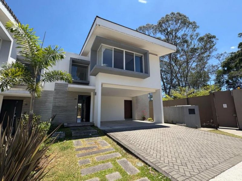 Venta de Casa en Escazû, San José. RAH 25-1480