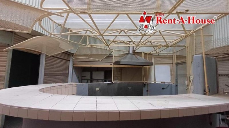 Se vende amplia propiedad comercial en Merced San José 25-890