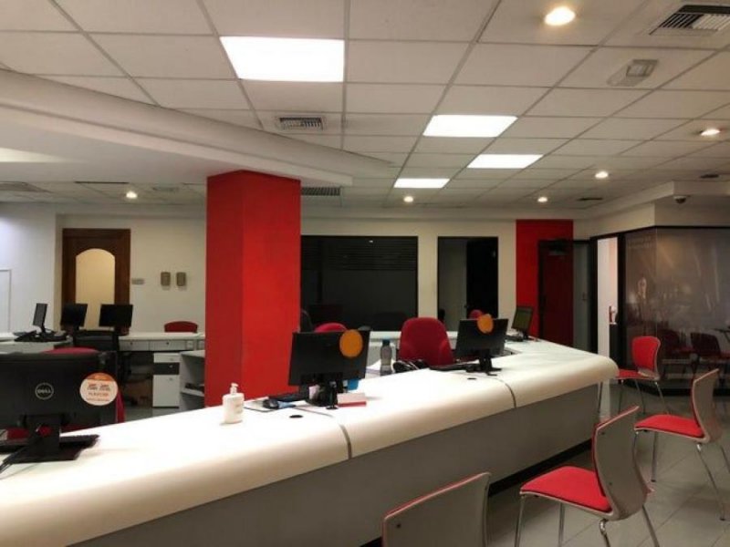 Se vende amplio local para oficinas en Merced San José 23-1418