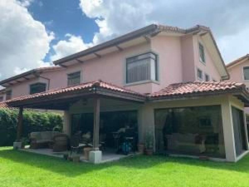 Foto Casa en Venta en Santa Ana, San José - U$D 350.000 - CAV29534 - BienesOnLine