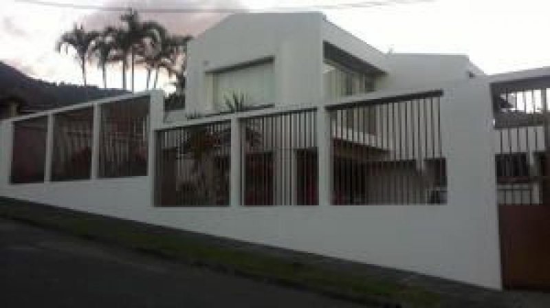 Foto Casa en Venta en Escazú, San José - U$D 420.000 - CAV29724 - BienesOnLine