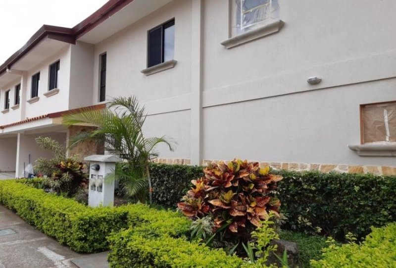 Foto Casa en Venta en Santa Ana, San José - U$D 180.000 - CAV30075 - BienesOnLine