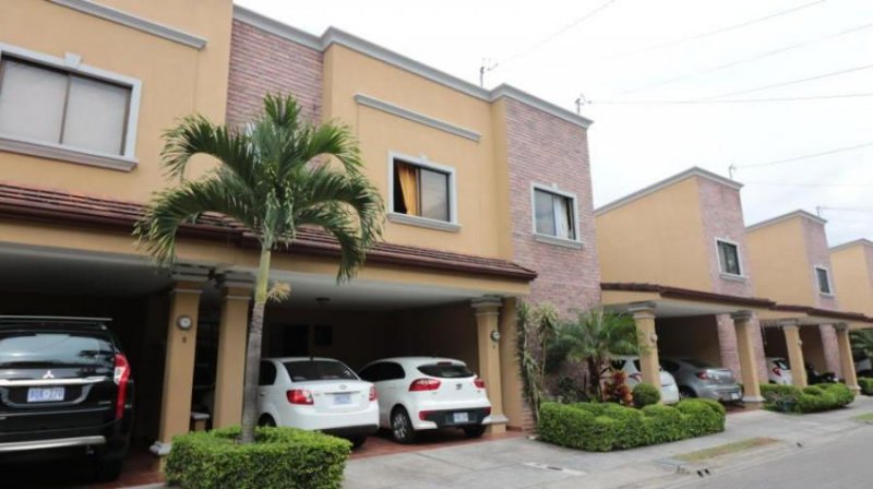 Foto Casa en Venta en Santa Ana, San José - U$D 175.000 - CAV18276 - BienesOnLine