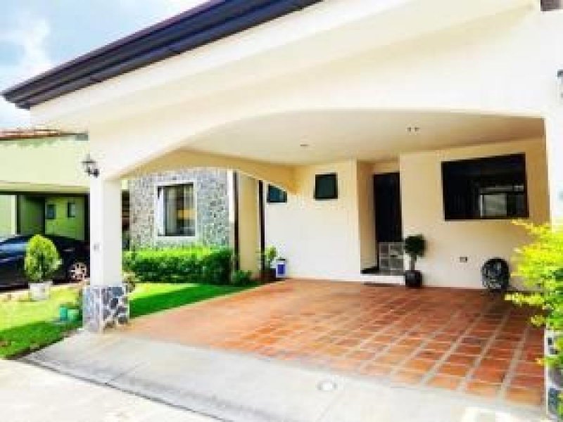 Foto Casa en Venta en El Guarco, Cartago - U$D 185.000 - CAV27700 - BienesOnLine