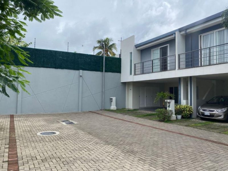 Foto Casa en Alquiler en Brasil de Santa Ana, condominio lomas de santa ana, San José - U$D 1.450 - CAA81944 - BienesOnLine