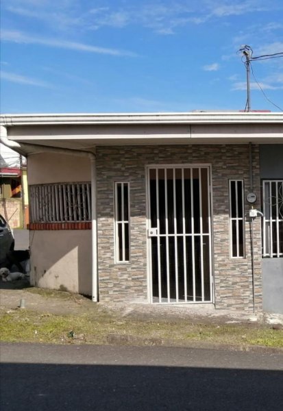 Foto Casa en Alquiler en Urb El Cerro, Limón, Limón - ¢ 220.000 - CAA36850 - BienesOnLine