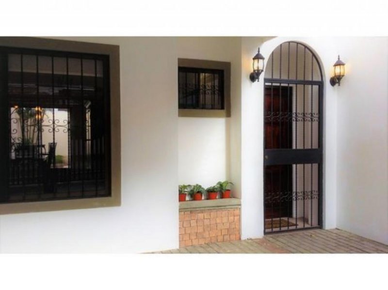 Foto Casa en Alquiler en Escazú, San José - U$D 2.500 - CAA85816 - BienesOnLine