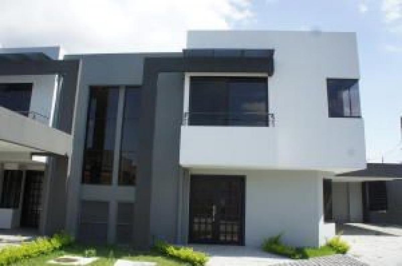 Foto Casa en Alquiler en Ciudad Cariari, Belén, Heredia - U$D 1.100 - CAA41504 - BienesOnLine