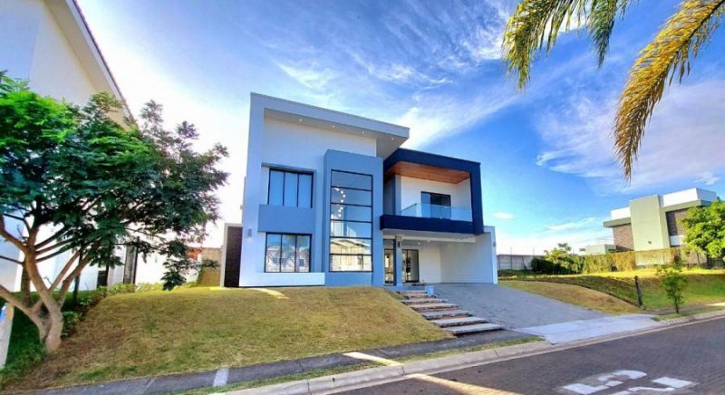 Casa en Alquiler en Condominio Montezuma Grecia, Alajuela