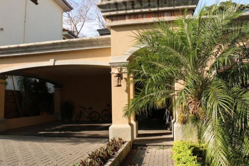 Foto Casa en Alquiler en Guachipelín, Escazú, San José - U$D 3.200 - CAA38528 - BienesOnLine