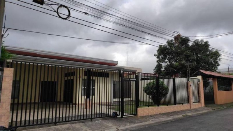 Foto Casa en Venta en Guápiles Centro, Guápiles, Limón - U$D 680 - CAV38441 - BienesOnLine