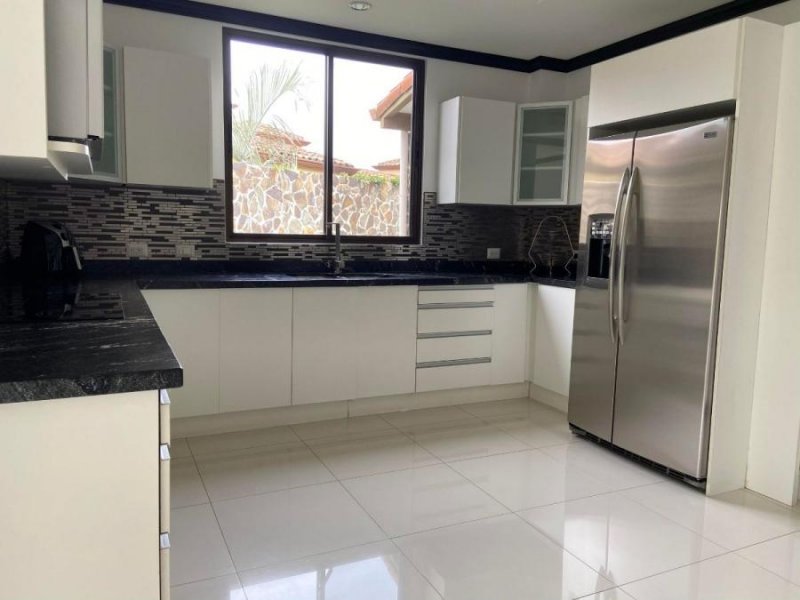 Foto Casa en Alquiler en Escazú, San José - U$D 3.000 - CAA40305 - BienesOnLine