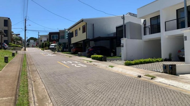 Foto Casa en Alquiler en Terrafé, Heredia, Heredia - U$D 1.450 - CAA46869 - BienesOnLine