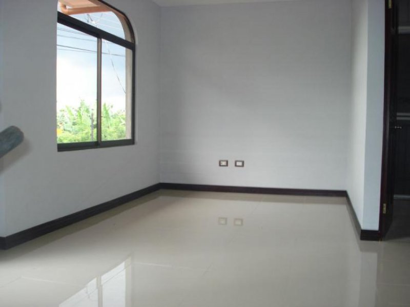 Foto Casa en Alquiler en Santo Domingo, Heredia - U$D 1.350 - CAA5392 - BienesOnLine