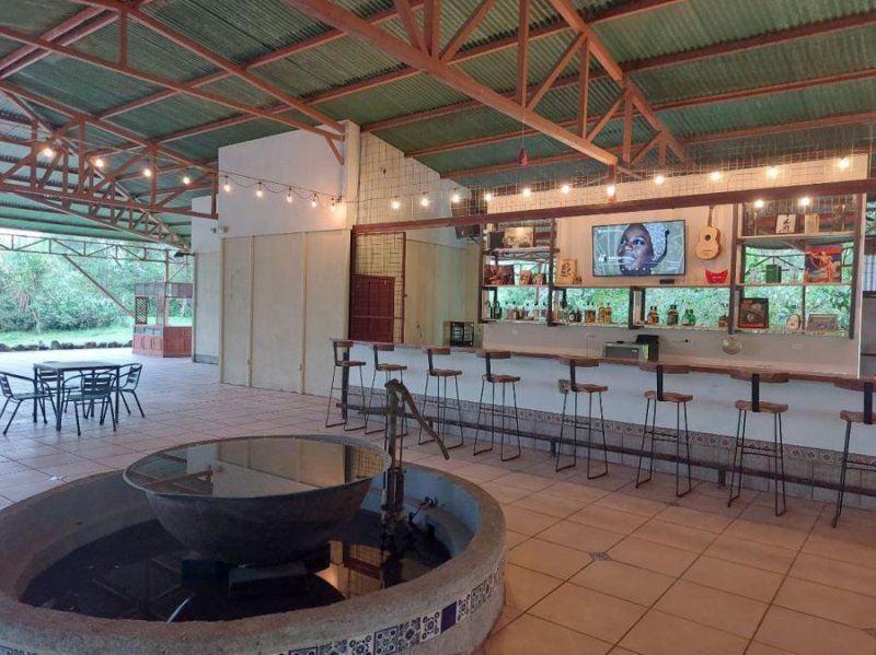 Hotel en Venta en Ajenjal Cachí, Cartago