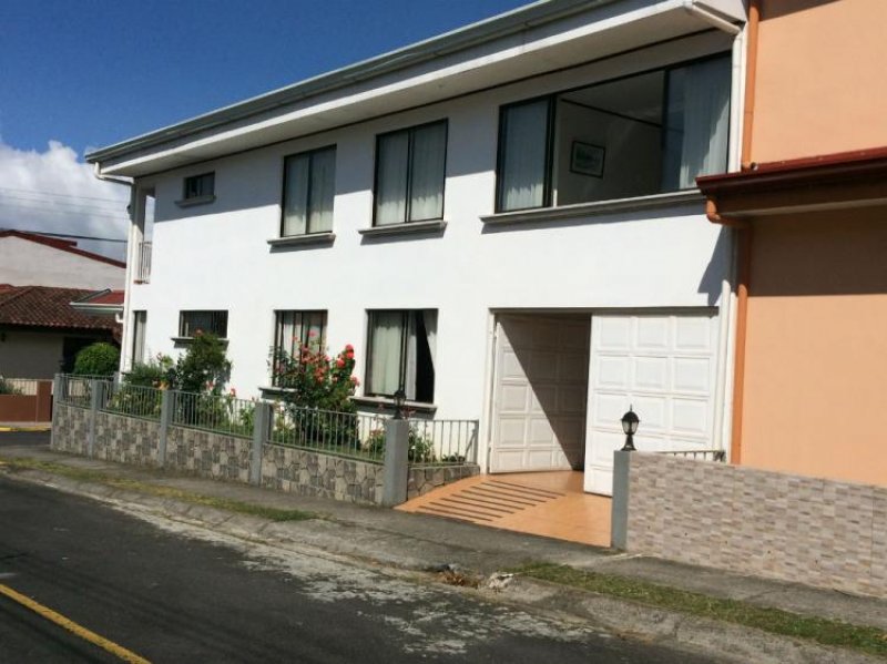 Foto Casa en Venta en Vargas Araya, Montes de Oca, San José - U$D 350.000 - CAV4669 - BienesOnLine