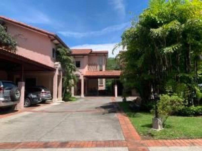 Foto Casa en Venta en Santa Ana, San José - U$D 350.000 - CAV28768 - BienesOnLine