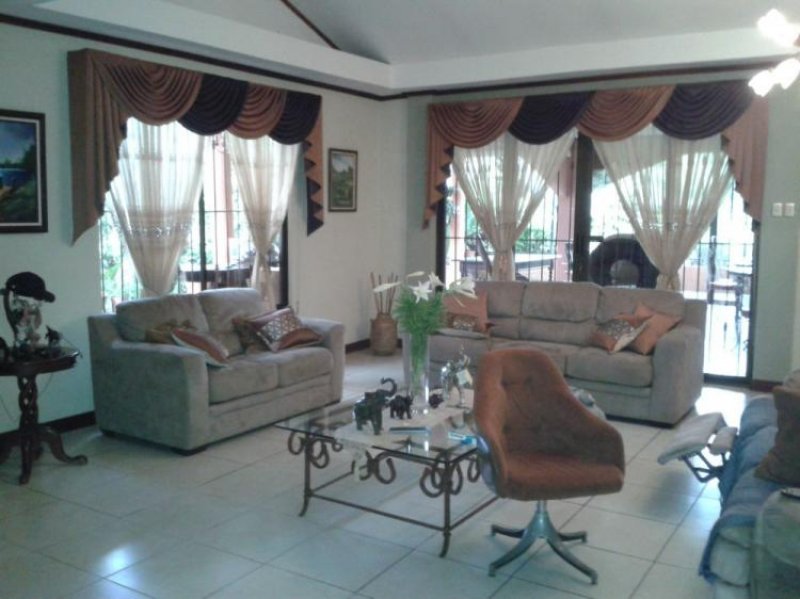 Foto Casa en Venta en Santo Domingo, Heredia - U$D 370.000 - CAV4653 - BienesOnLine