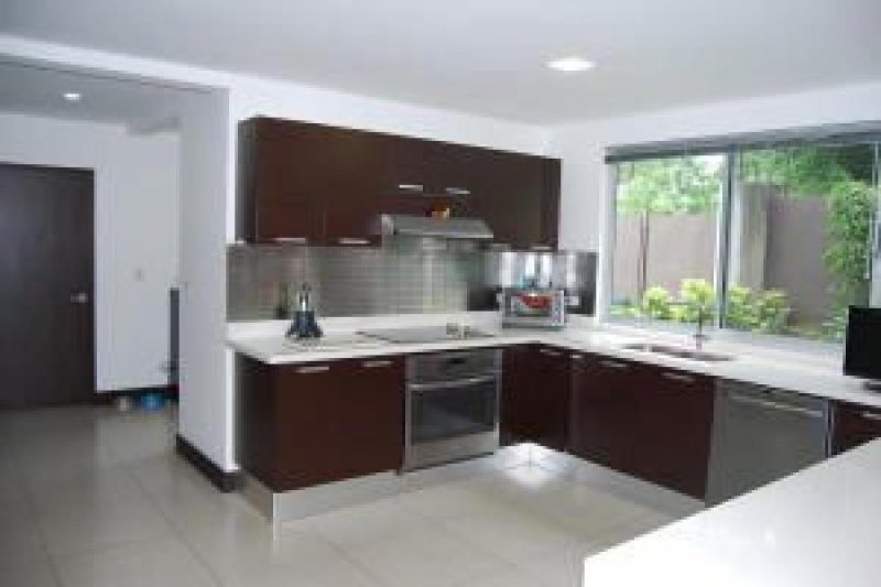 Foto Casa en Venta en Escazú, San José - U$D 490.000 - CAV30080 - BienesOnLine