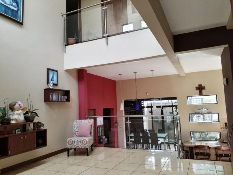 Foto Casa en Venta en Escazú, San José - U$D 250.000 - CAV16162 - BienesOnLine