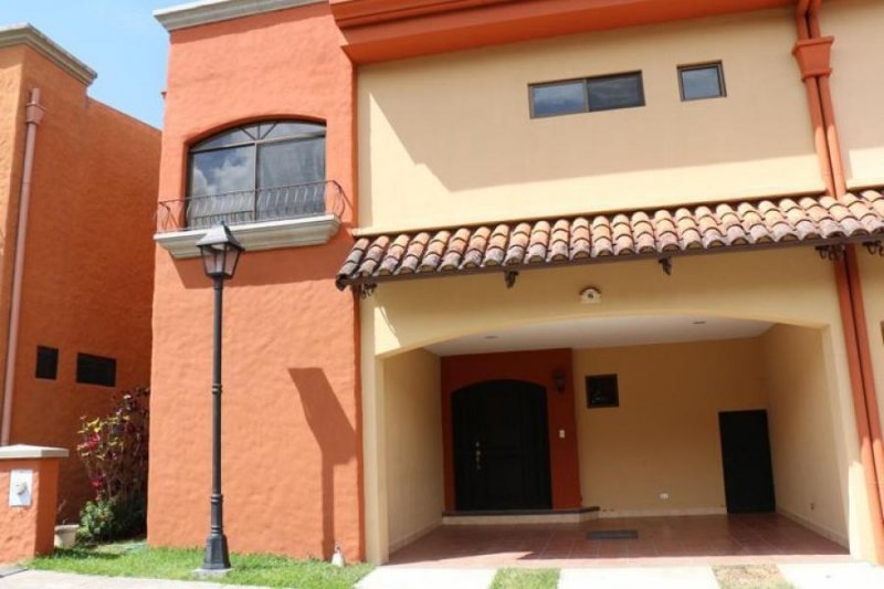 Foto Casa en Alquiler en Brasil  de  Santa Ana, Santa Ana, San José - U$D 1.100 - CAA47230 - BienesOnLine