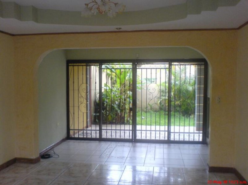 Foto Casa en Venta en Santo Domingo, Heredia - U$D 330.000 - CAV5583 - BienesOnLine