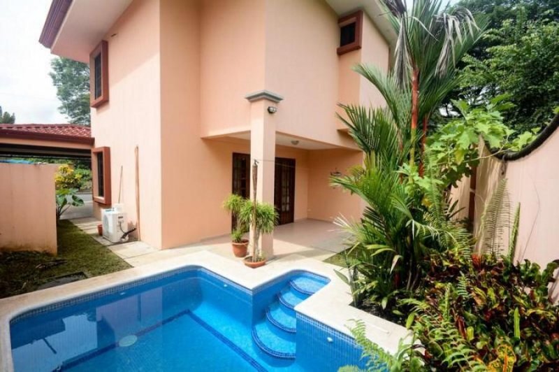 Foto Casa en Venta en Ricos y Famosos, Jacó, Puntarenas - U$D 265.000 - CAV26551 - BienesOnLine