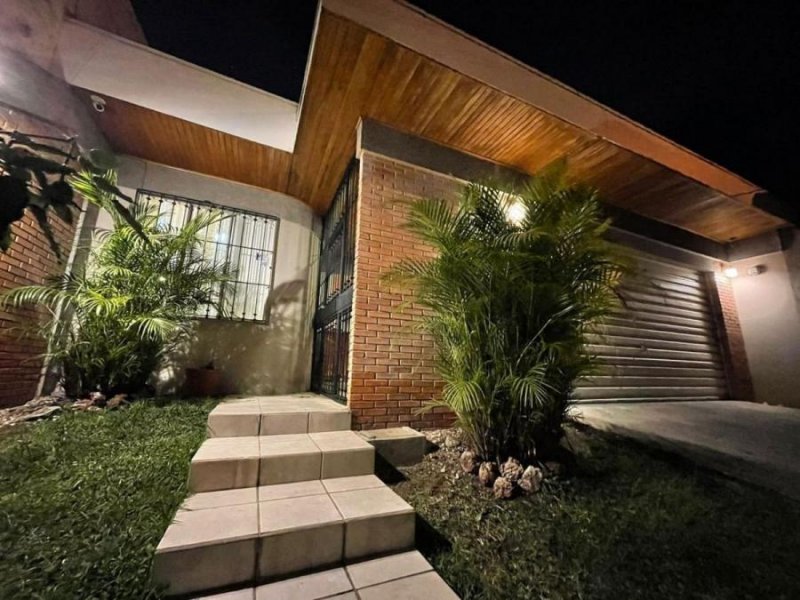 Foto Casa en Venta en Guadalupe, Goicoechea, San José - U$D 250.000 - CAV91843 - BienesOnLine