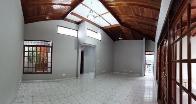 Foto Casa en Alquiler en Escazú, San José - U$D 1.800 - CAA34069 - BienesOnLine