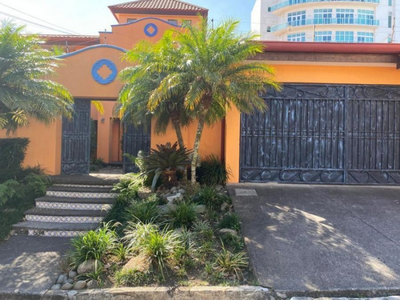 Foto Casa en Venta en San Rafael, Escazú, San José - U$D 1.500 - CAV45931 - BienesOnLine